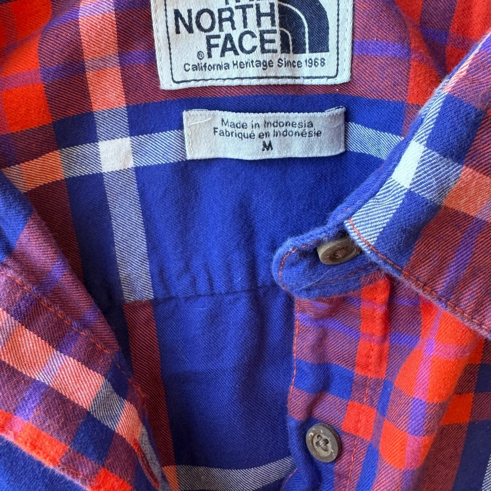 The North Face Plaid Button Down Women’s Shirt - Picture 4 of 6